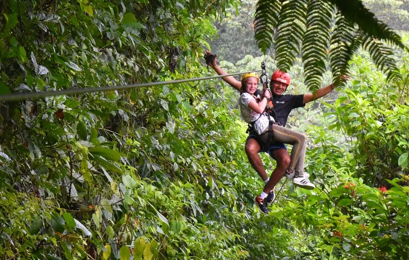 Familiereis COSTA RICA NATUUR & STRAND - 16 dagen; Felgekleurde gifkikkers